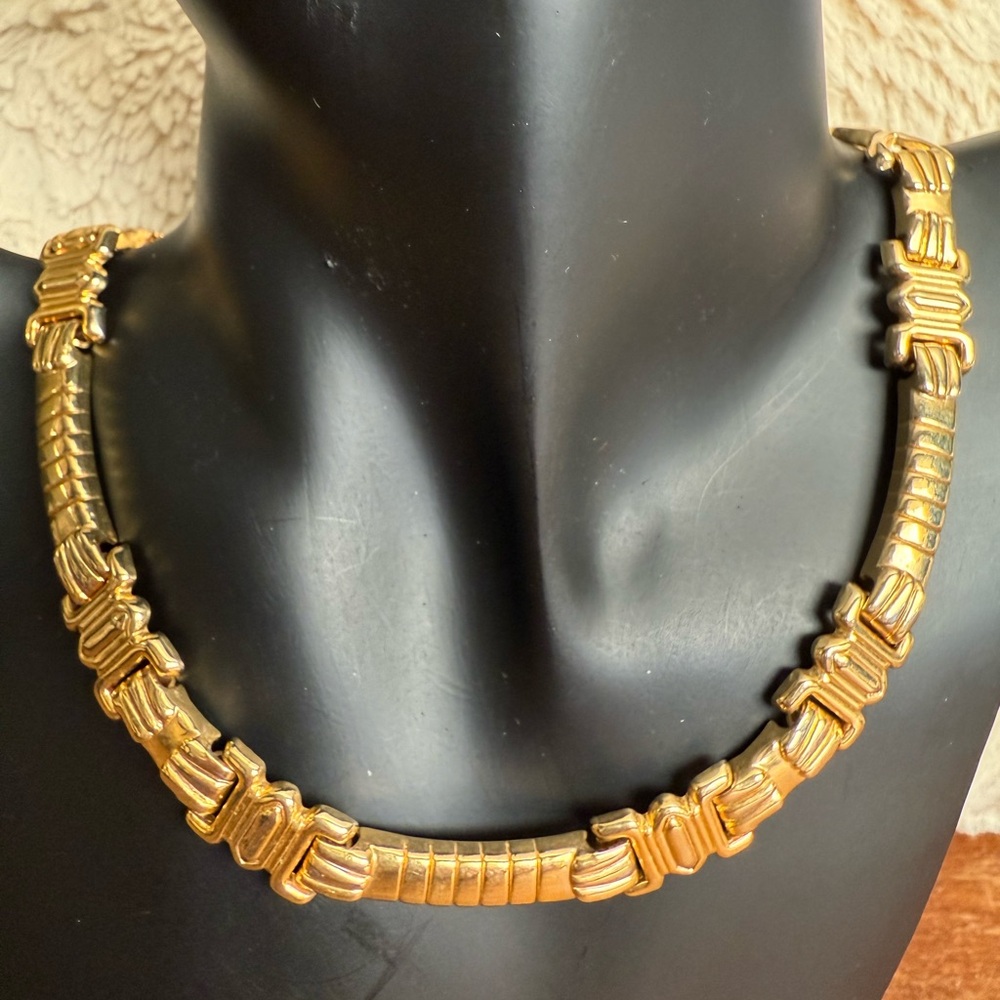Elegant Gold Tone Necklace with unique design and pattern